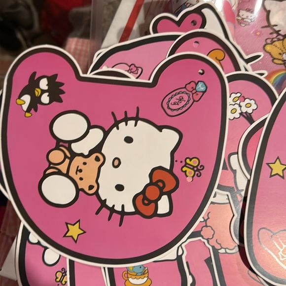 Hello Kitty 47 Piece Pink and White Party Tableware Set - Picture 11 of 13